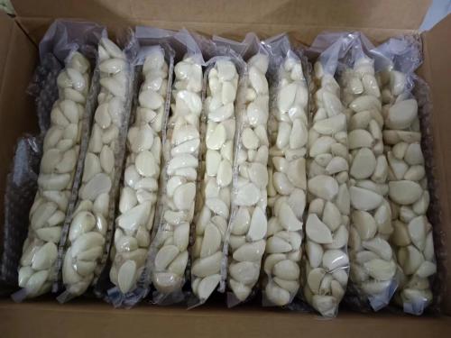 Чеснок очищенный в вакуумной упаковке